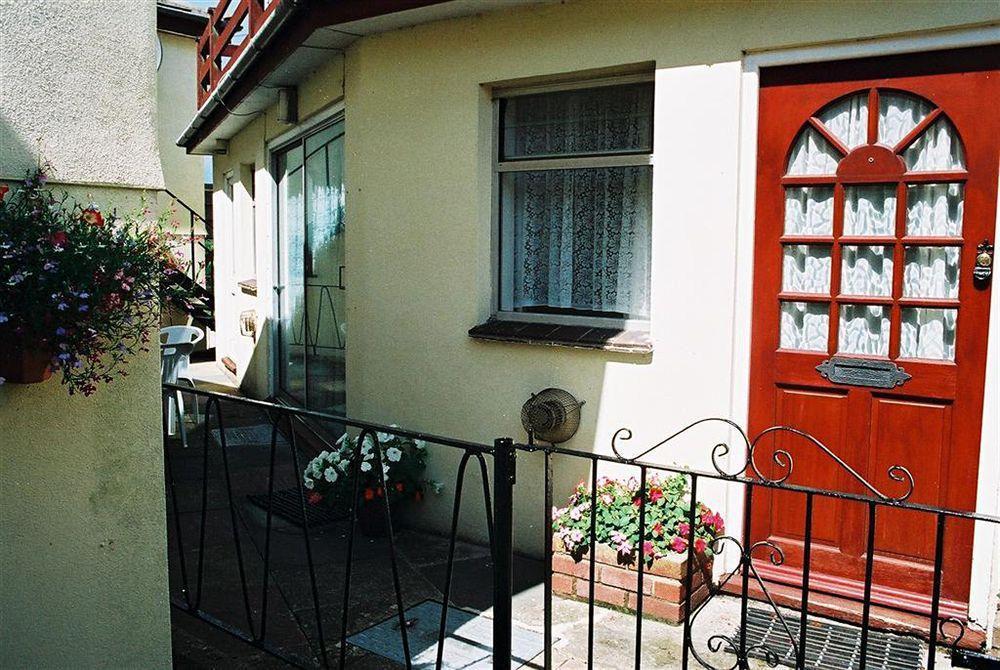 Crossways & Sea View Holiday Apartments Torquay Exterior photo
